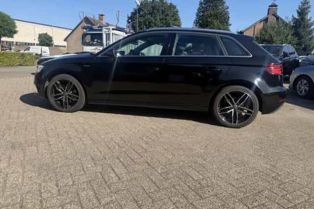 Audi A3 (2017) thumbnail 4