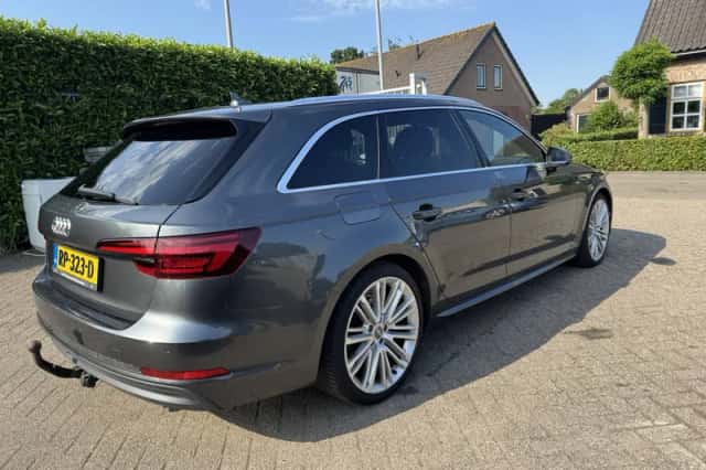 Audi A4 (2018) thumbnail 5