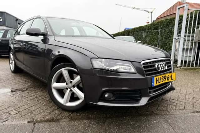 Audi A4 (2011) thumbnail 2