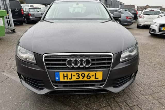 Audi A4 (2011) thumbnail 3