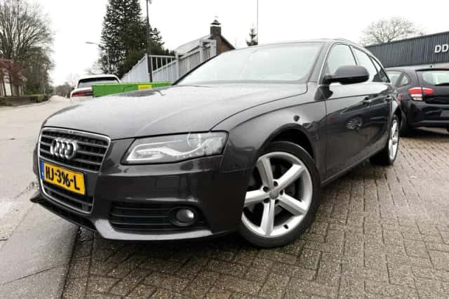Audi A4 (2011) thumbnail 5