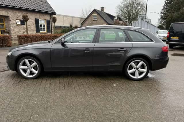 Audi A4 (2011) thumbnail 6