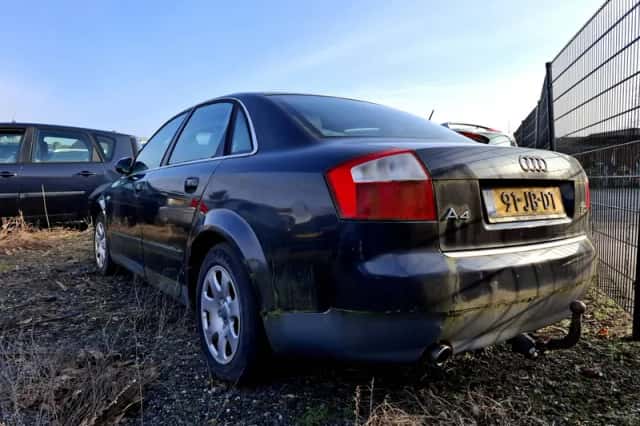 Audi A4 (2002) thumbnail 4
