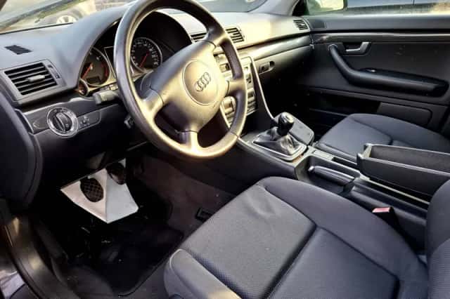 Audi A4 (2002) thumbnail 5
