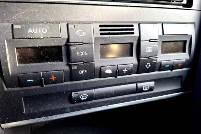Audi A4 (2002) thumbnail 6