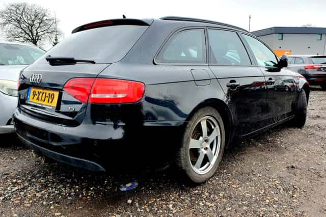 Audi A4 (2011) thumbnail 4