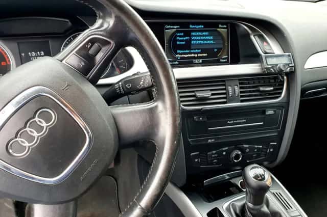 Audi A4 (2011) thumbnail 6