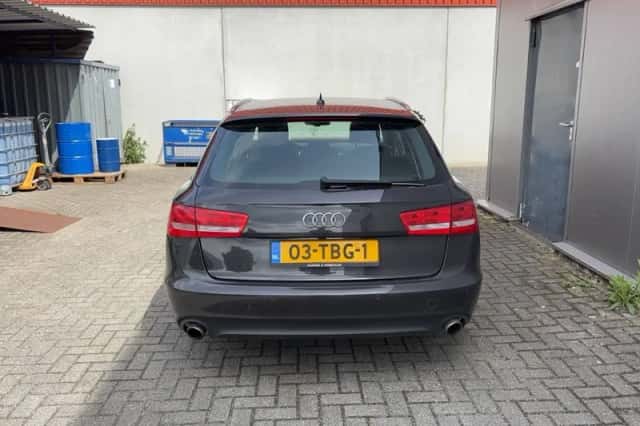 Audi A6 (2012) thumbnail 2