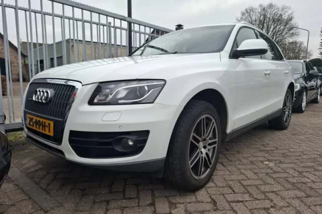 Audi Q5 (2011) thumbnail 2