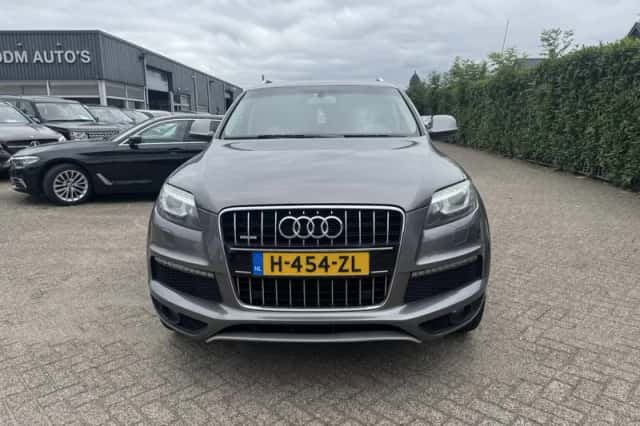 Audi Q7 (2012) thumbnail 2