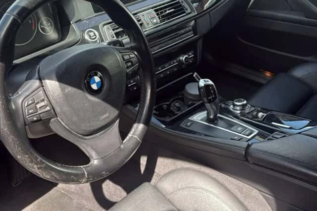 BMW 5-Serie (2011) thumbnail 2