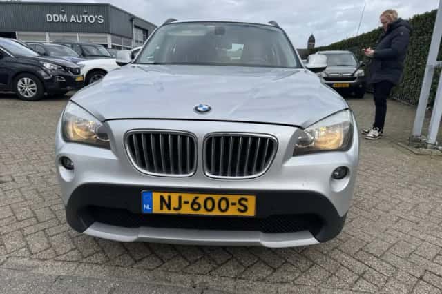 BMW X1 (2011) thumbnail 2