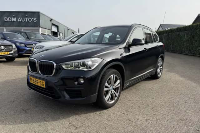 BMW X1 (2016) thumbnail 2