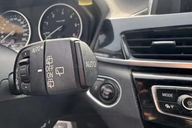 BMW X1 (2016) thumbnail 3