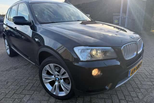 BMW X3 (2012) thumbnail 2