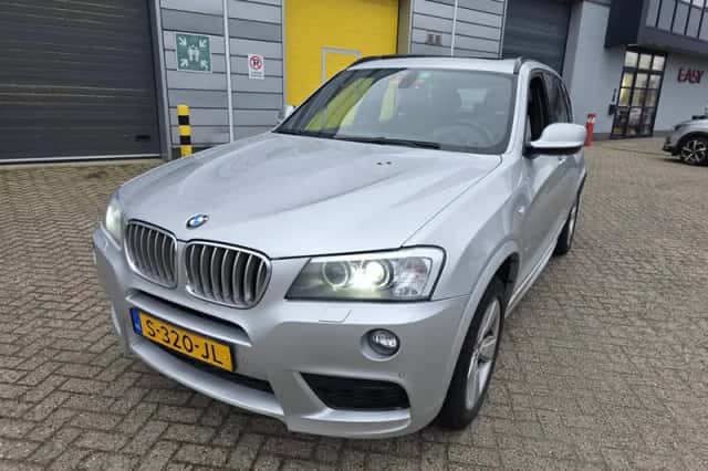 BMW X3 (2012) thumbnail 3