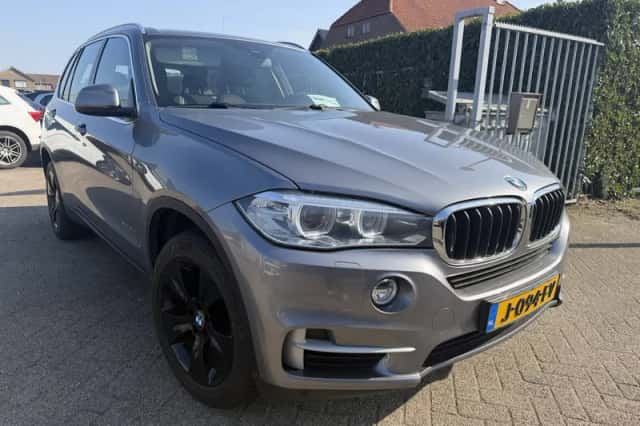 BMW X5 (2015) thumbnail 2