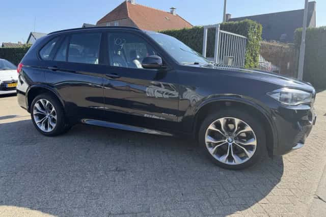 BMW X5 (2017) thumbnail 2