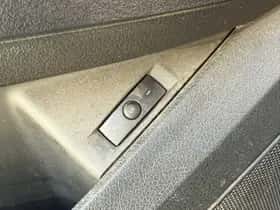 Chrysler 300C (2010) thumbnail 14