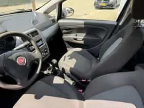 Fiat Punto (2011) thumbnail 2
