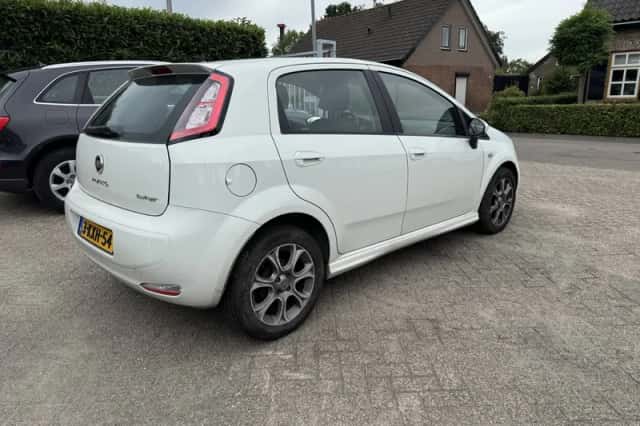 Fiat Punto (2013) thumbnail 4