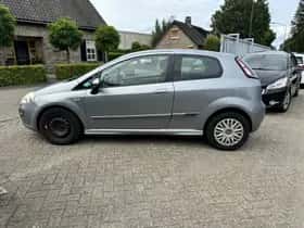 Fiat Punto (2010) thumbnail 3