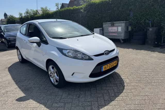 Ford Fiesta (2012) thumbnail 3