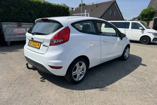 Ford Fiesta (2012) thumbnail 4
