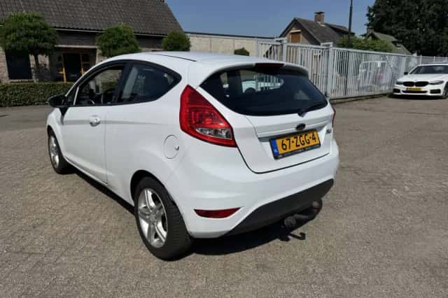 Ford Fiesta (2012) thumbnail 6