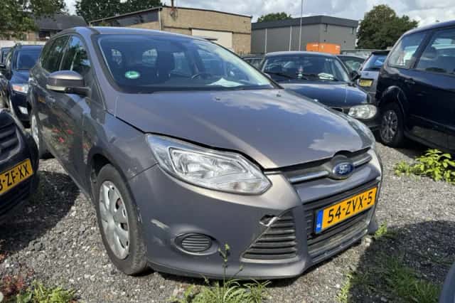 Ford Focus (2013) thumbnail 3