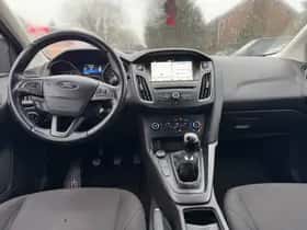 Ford Focus (2018) thumbnail 2