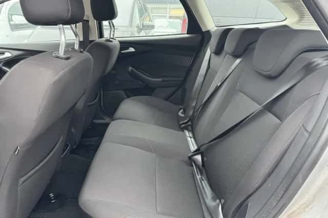 Ford Focus (2018) thumbnail 3