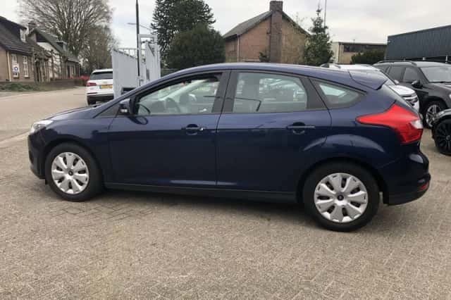 Ford Focus (2013) thumbnail 3