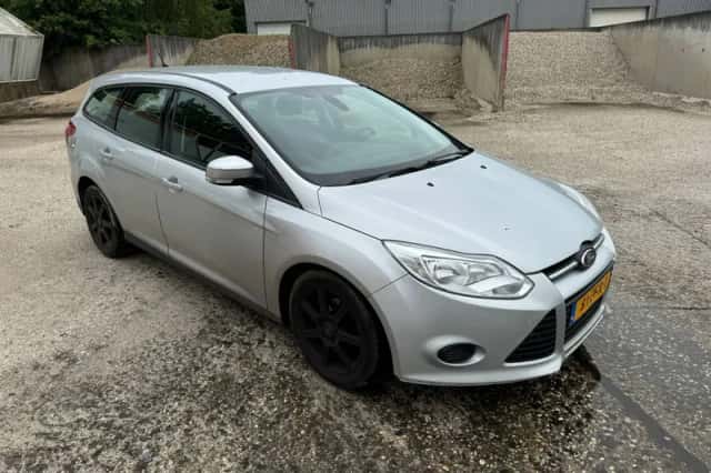 Ford Focus (2012) thumbnail 3