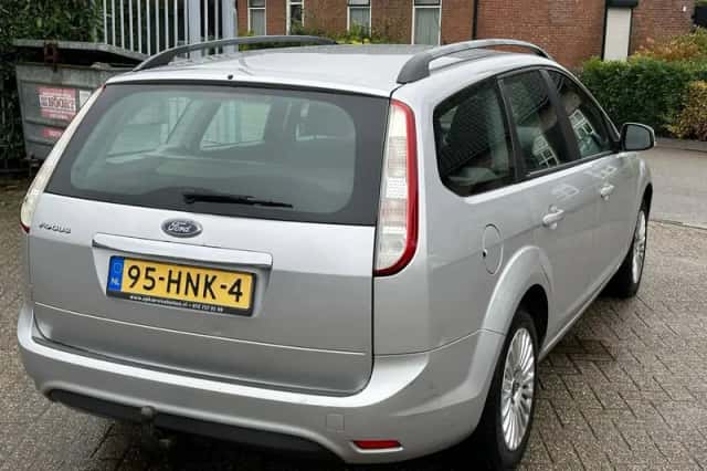 Ford Focus (2009) thumbnail 4