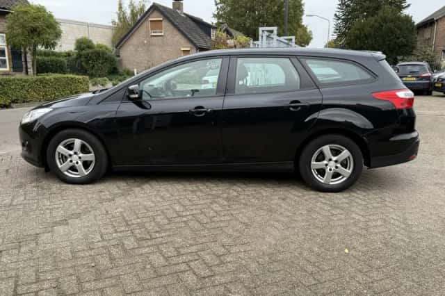 Ford Focus (2013) thumbnail 4