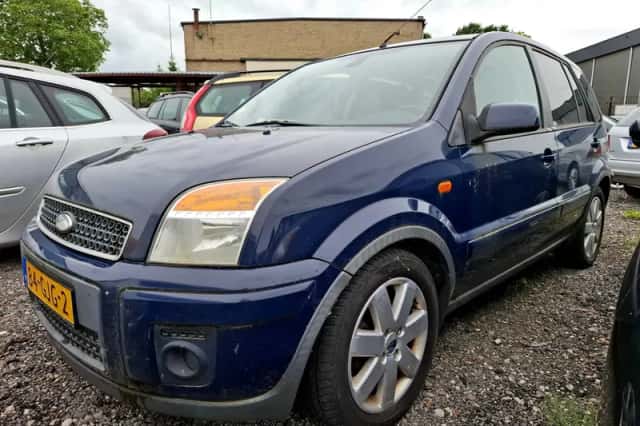 Ford Fusion (2008) thumbnail 2