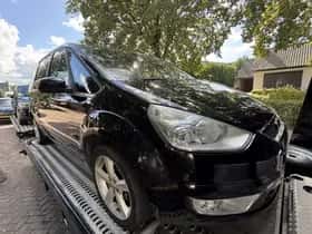 Ford Galaxy (2010) thumbnail 2