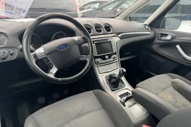 Ford Galaxy (2010) thumbnail 5