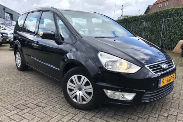 Ford Galaxy (2011) thumbnail 2