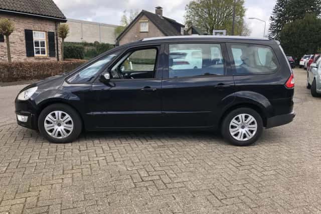 Ford Galaxy (2011) thumbnail 3