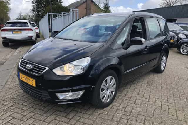 Ford Galaxy (2011) thumbnail 4
