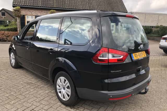 Ford Galaxy (2011) thumbnail 5
