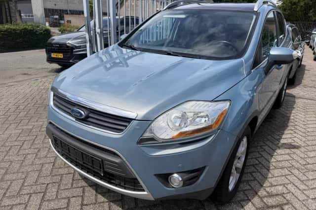 Ford Kuga (2010) thumbnail 2