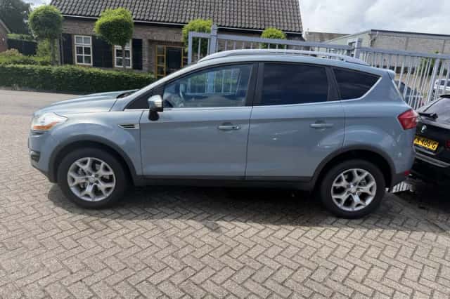 Ford Kuga (2010) thumbnail 4