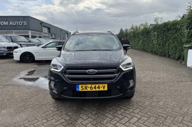 Ford Kuga (2018) thumbnail 3