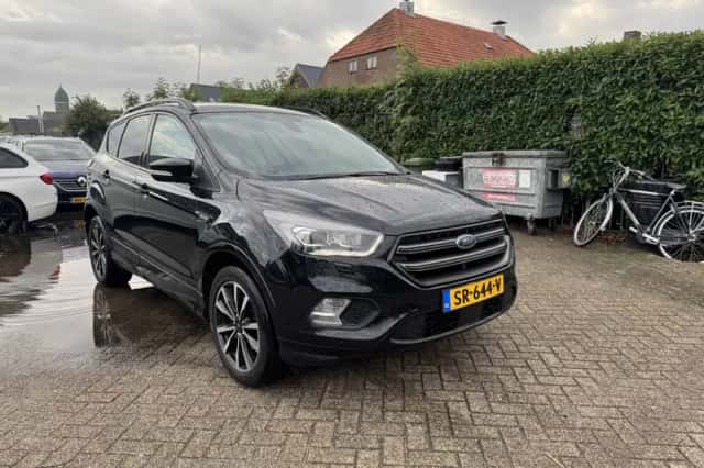 Ford Kuga (2018) thumbnail 4