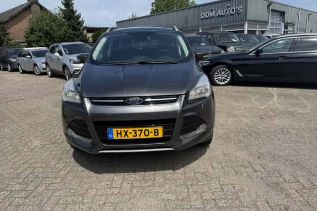 Ford Kuga (2016) thumbnail 2