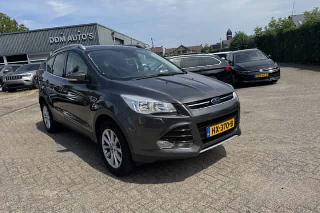 Ford Kuga (2016) thumbnail 3