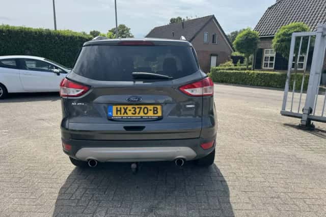 Ford Kuga (2016) thumbnail 5